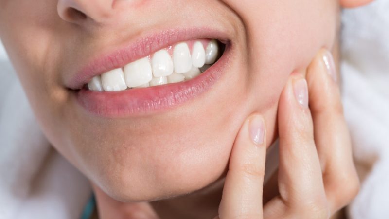 بررسی علائم شکستگی یا ترک خوردگی دندان ها | کلینیک شبانه روزی فولادشهر